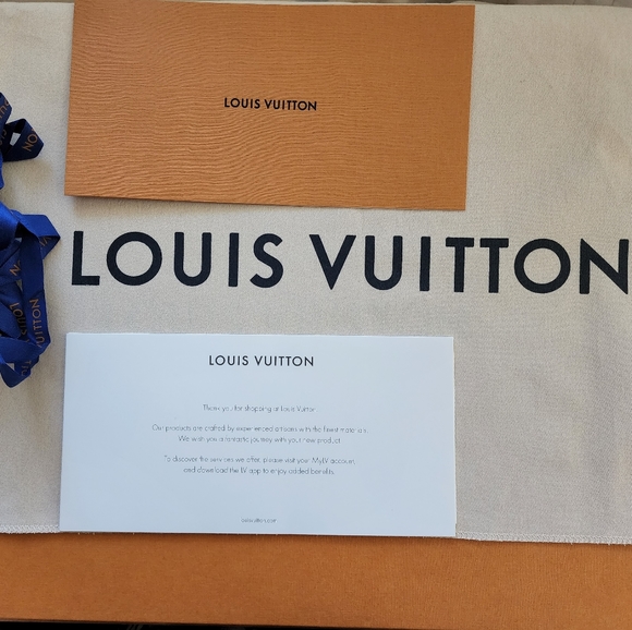 Louis Vuitton Neonoe Empreinte - Picture 7 of 7